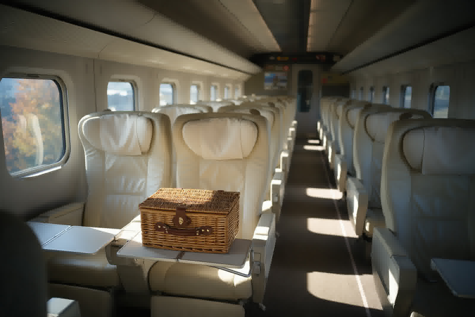 Empty Gran Class carriage, cream leather and a closed hamper