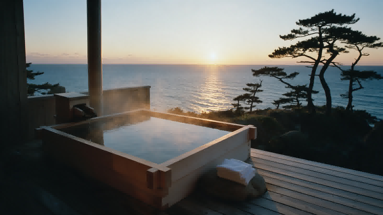 Private open-air bath facing the sea